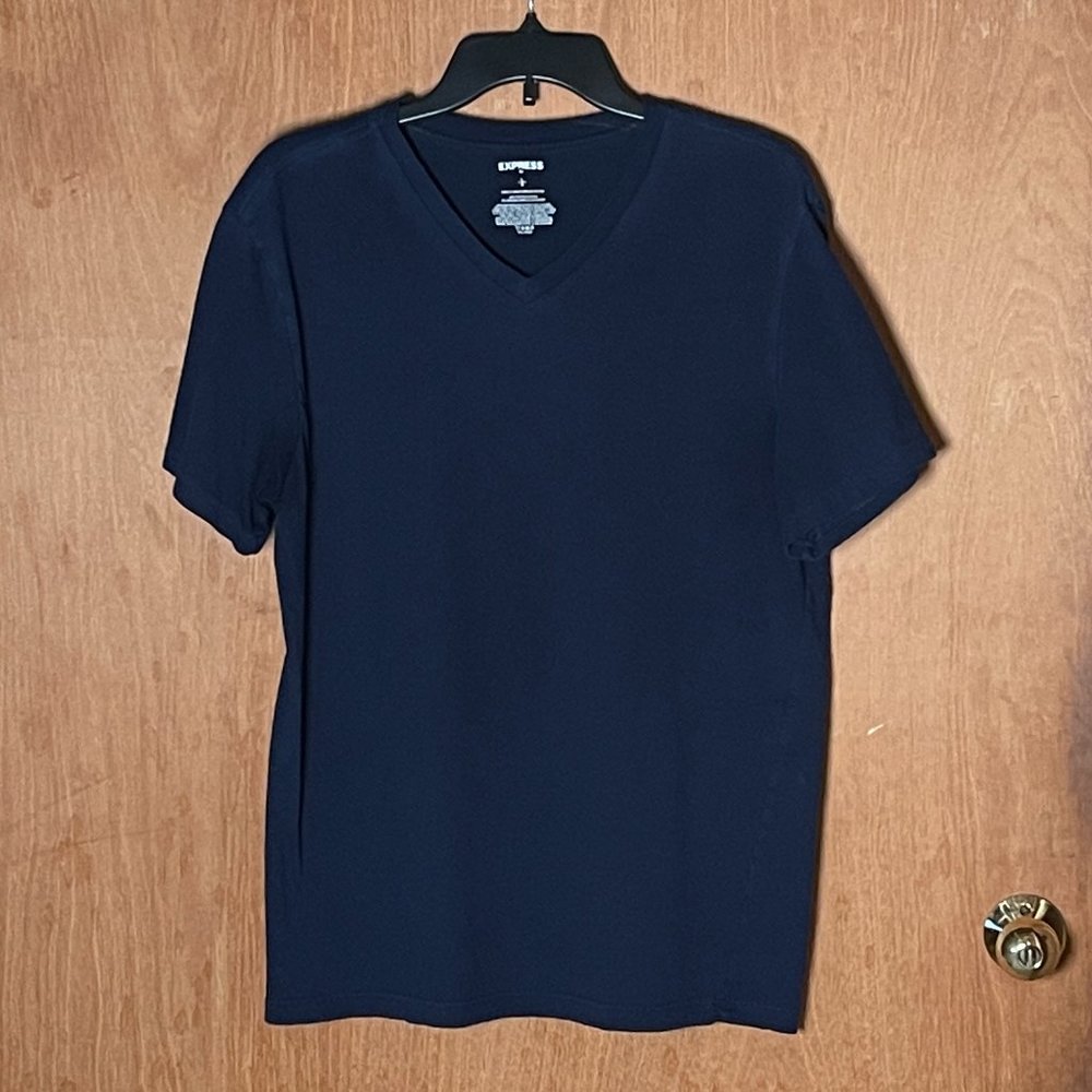 Express Men, Super-Soft Moisture-Wicking V-Neck T-Shirt, Navy Blue in Large